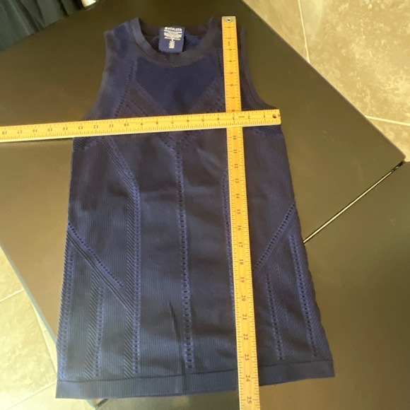 Athleta‎ Navy Blue Oxygen Tank Seamless Top lasercut Mesh Athleisure Women's S - Picture 7 of 7